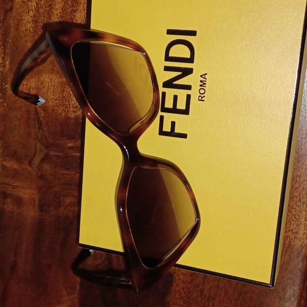 *NWT* Fendi FE40010U WAY 53F Havana Brown Gradient Butterfly 🦋 Sunglasses - Picture 2 of 8